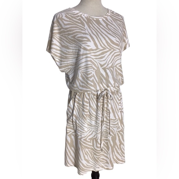 C&C California Barbara Dolman Sleeve Pocket Jersey Dress In Sand Zebra - Picture 5 of 9